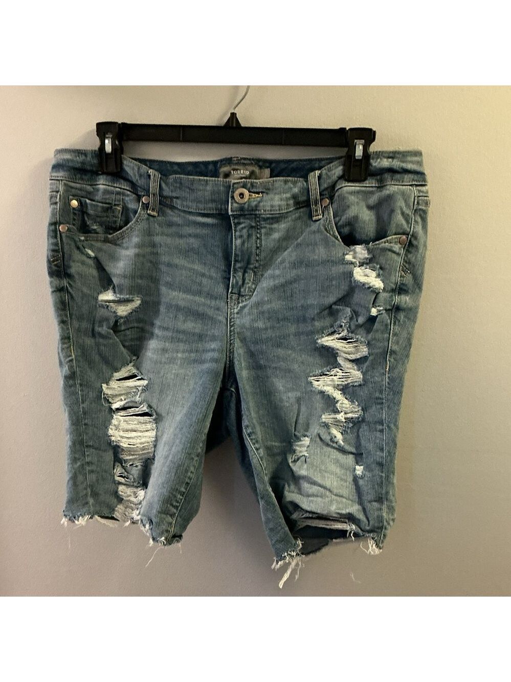 Torrid Premium Ski High Skinny Bermuda Distressed Shorts Size 16 - Picture 2 of 12